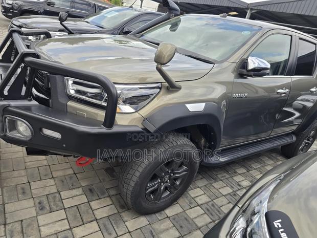 Toyota Hilux 2020 Brown