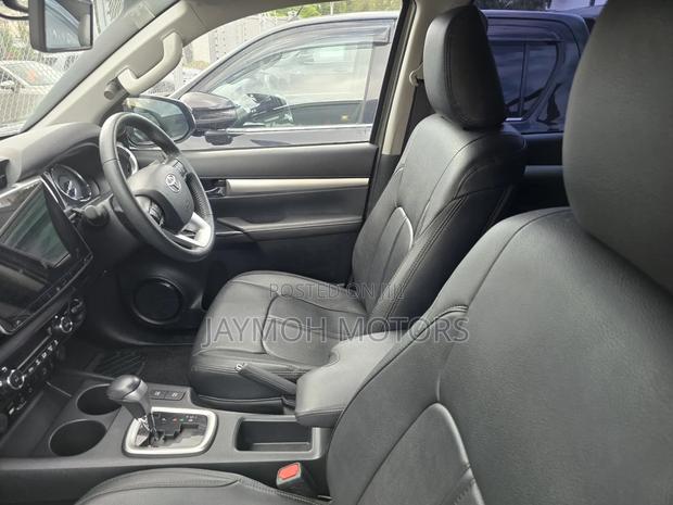 Toyota Hilux 2020 Brown