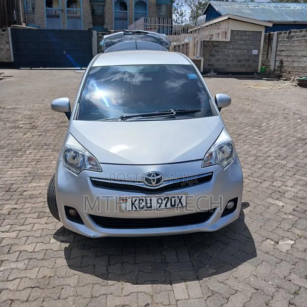 Toyota Ractis 1.5 FWD 2011 Silver