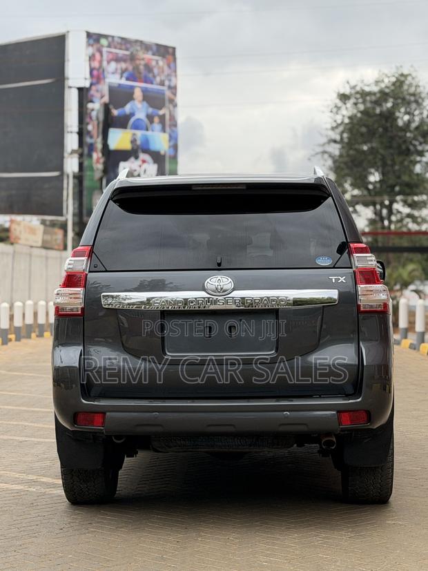 Toyota Land Cruiser Prado 2015 Gray