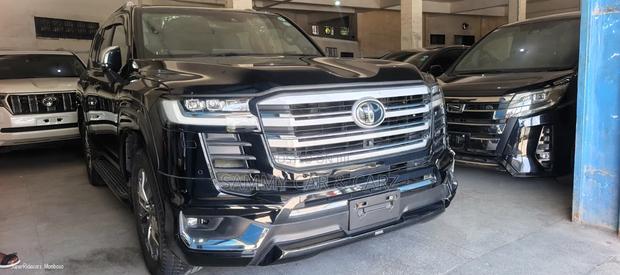 Toyota Land Cruiser LC300 2023 Black