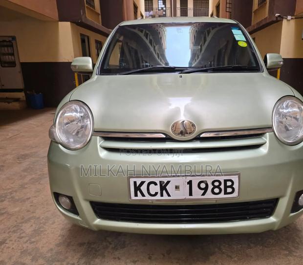 Toyota Sienta 2009 Green