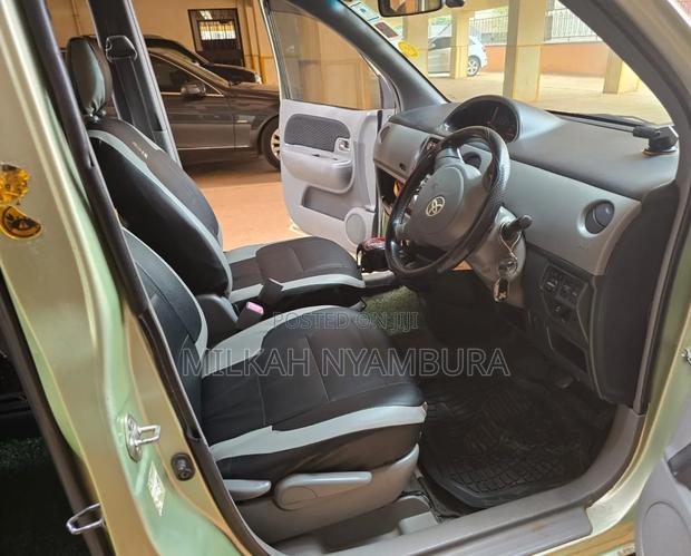 Toyota Sienta 2009 Green