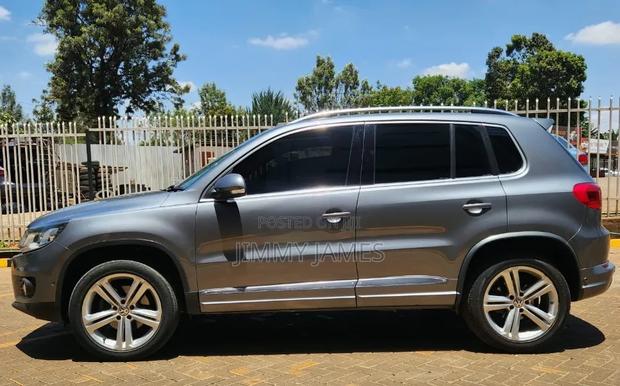 Volkswagen Tiguan R-Line 4Motion 4dr SUV AWD (2.0L 4cyl Turbo 6A) 2015