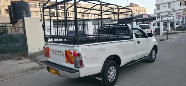 Toyota Hilux 2011 White