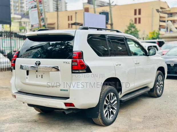 Toyota Land Cruiser Prado 2.7 2022 White