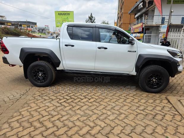 Toyota Hilux 2024 White