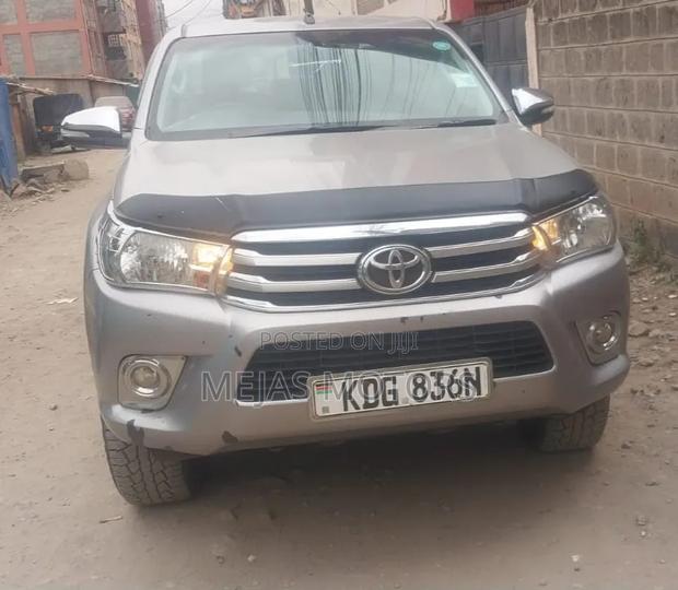 Toyota Hilux 2016 Gray
