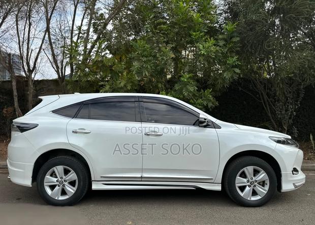 Toyota Harrier 2.0 2017 White