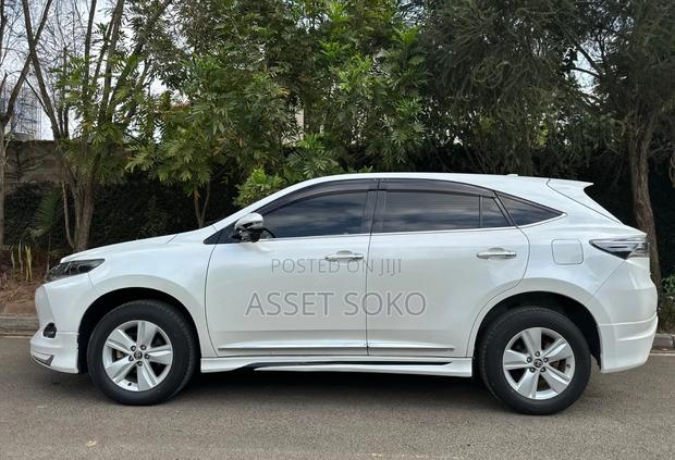 Toyota Harrier 2.0 2017 White