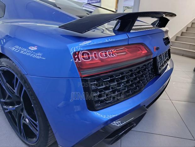 Audi R8 2024 Blue
