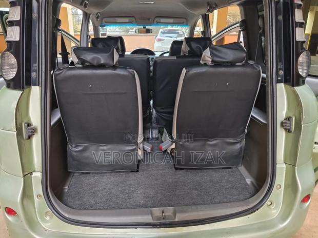 Toyota Sienta 2009 Green