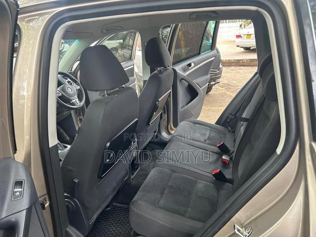 Volkswagen Tiguan 2012 Gold