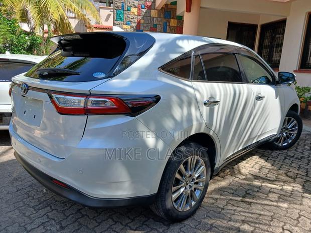 Toyota Harrier 2.0 2019 Pearl
