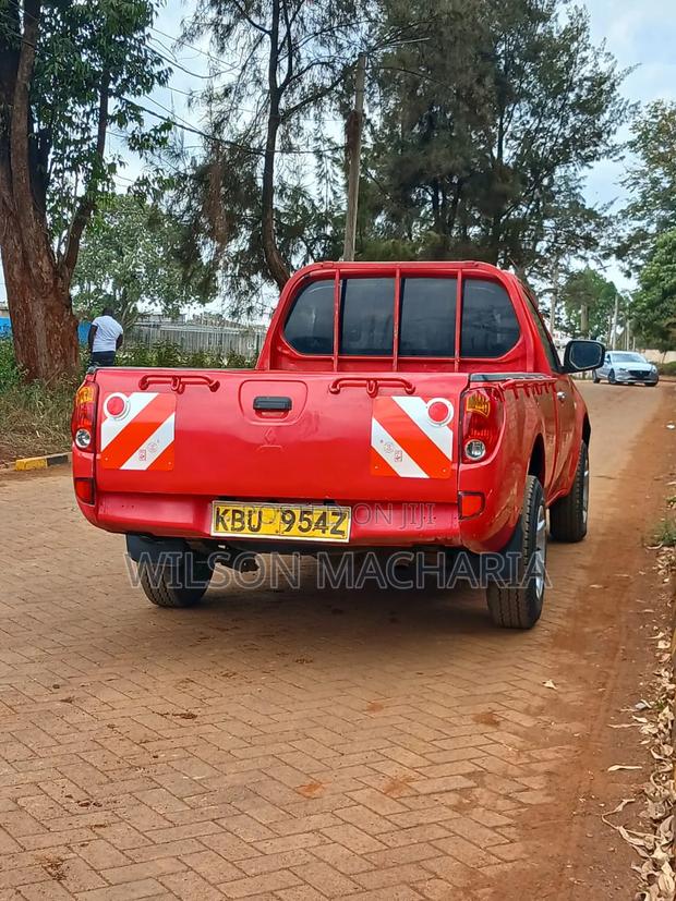 Mitsubishi L200 2012 Red