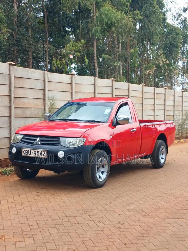 Mitsubishi L200 2012 Red
