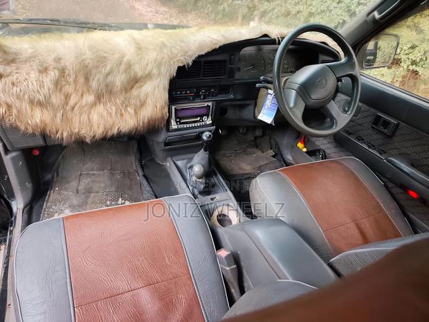 Toyota Hilux 2003 Black