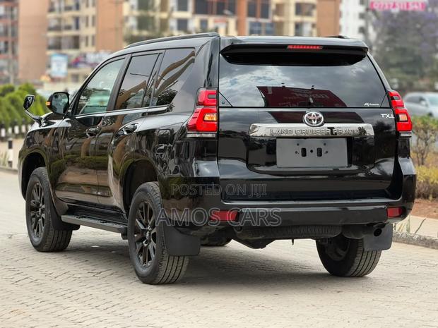 Toyota Land Cruiser Prado 2021 Black