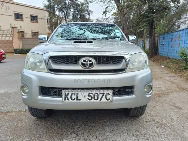 Toyota Hilux 2010 Silver