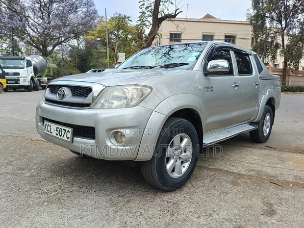 Toyota Hilux 2010 Silver