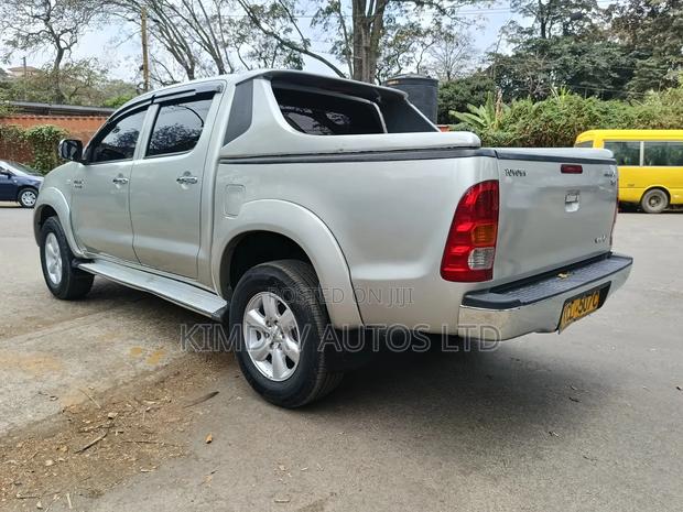 Toyota Hilux 2010 Silver