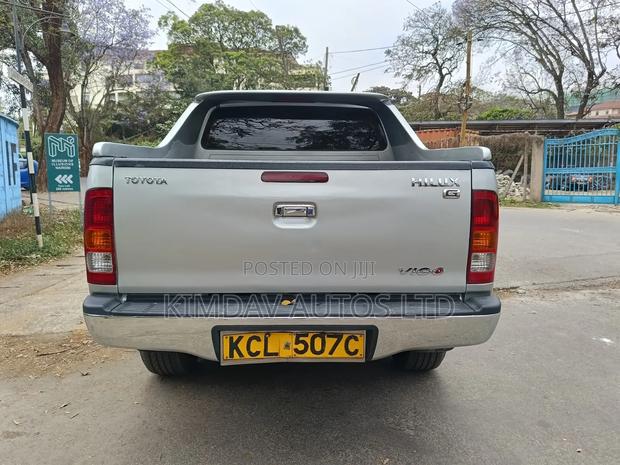 Toyota Hilux 2010 Silver