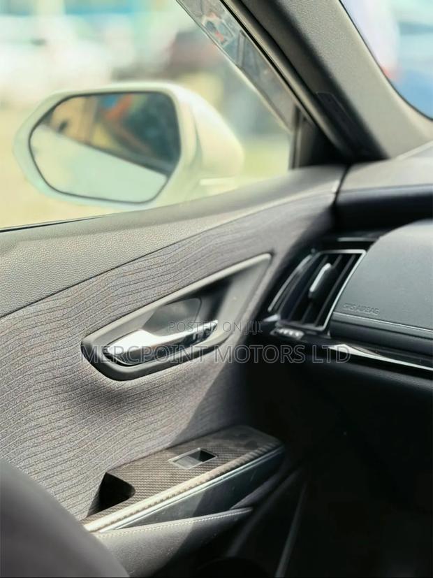 Toyota Crown 2019 Teal