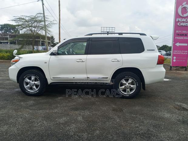 Toyota Land Cruiser 2007 White