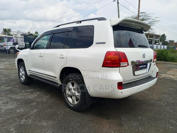 Toyota Land Cruiser 2007 White