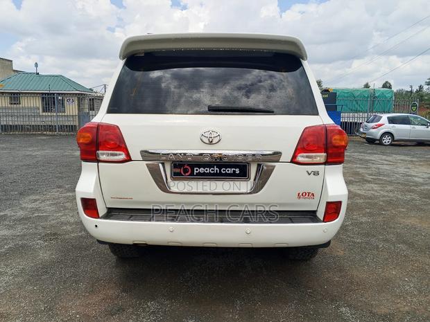 Toyota Land Cruiser 2007 White
