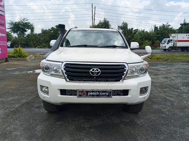 Toyota Land Cruiser 2007 White