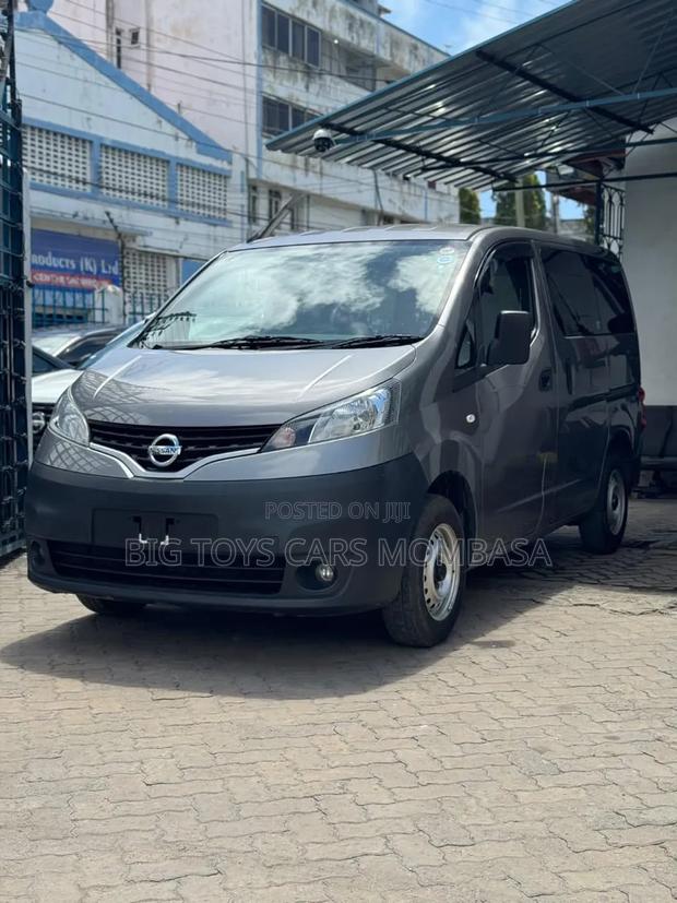 Nissan NV350 2019 Gray