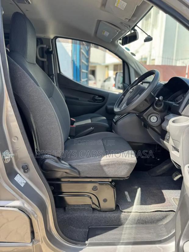 Nissan NV350 2019 Gray
