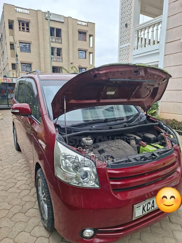 Toyota Noah 2.0 143hp AWD (7 Seater) 2008 Maroon