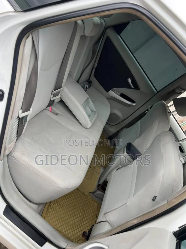 Toyota Prius 2011 White