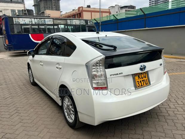 Toyota Prius 2011 White