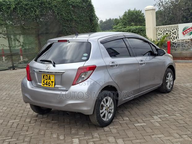 Toyota Vitz 1.3 FWD 5dr 2013 Silver