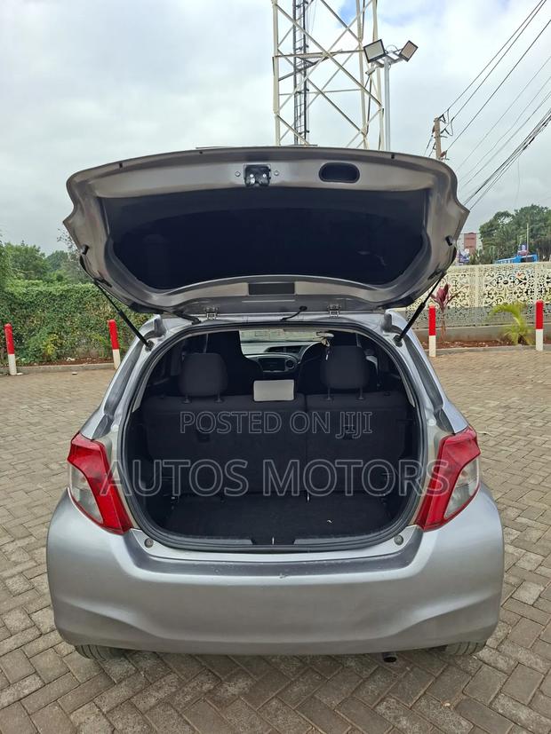 Toyota Vitz 1.3 FWD 5dr 2013 Silver