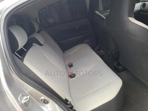 Toyota Vitz 1.3 FWD 5dr 2013 Silver