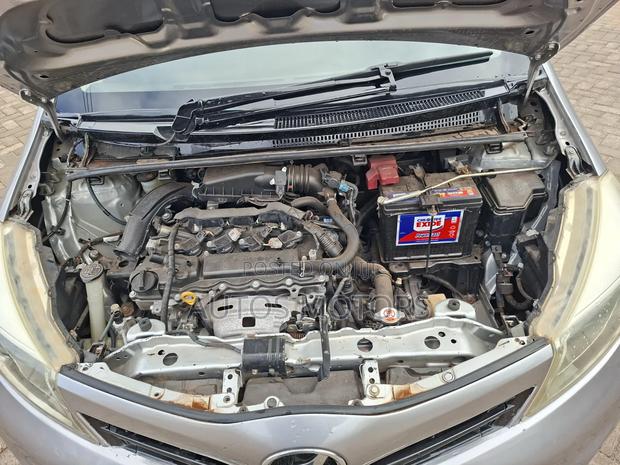 Toyota Vitz 1.3 FWD 5dr 2013 Silver