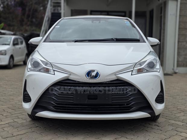 Toyota Vitz 1.5 FWD Hybrid 5dr 2019 Pearl