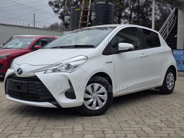 Toyota Vitz 1.5 FWD Hybrid 5dr 2019 Pearl
