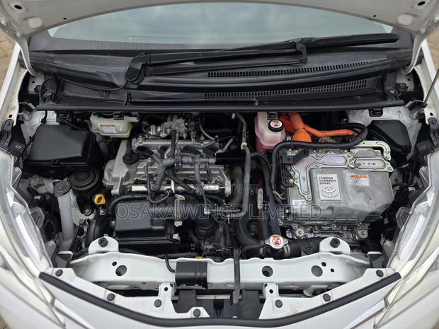 Toyota Vitz 1.5 FWD Hybrid 5dr 2019 Pearl