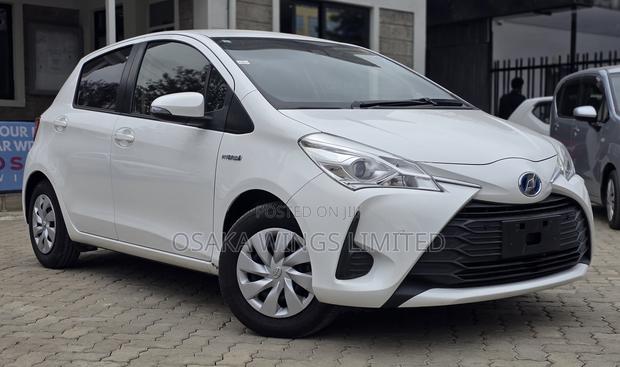 Toyota Vitz 1.5 FWD Hybrid 5dr 2019 Pearl
