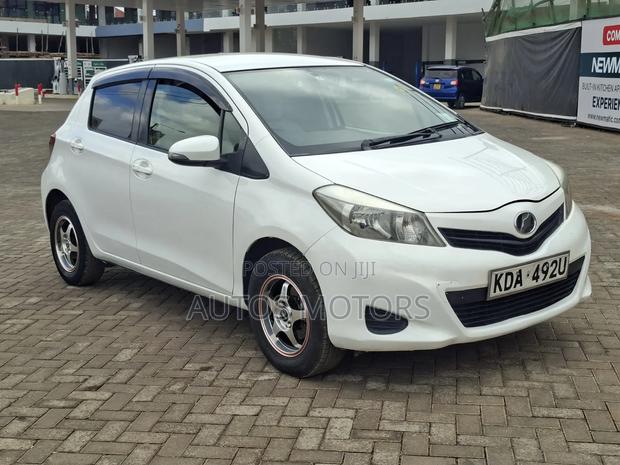 Toyota Vitz 1.0 FWD 5dr 2013 White