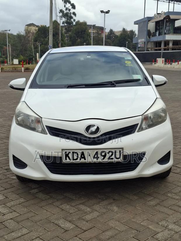 Toyota Vitz 1.0 FWD 5dr 2013 White