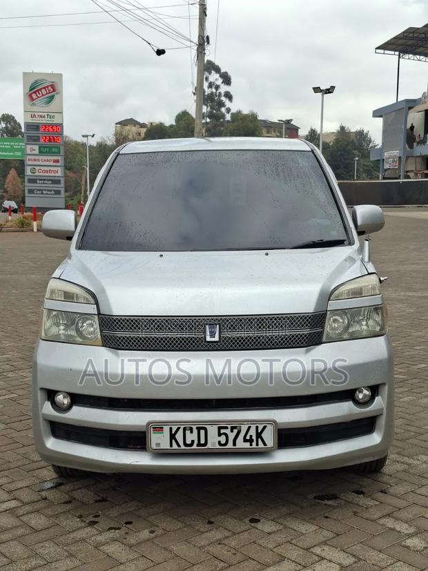 Toyota Voxy 2007 Silver