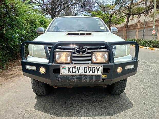 Toyota Hilux 2012 White