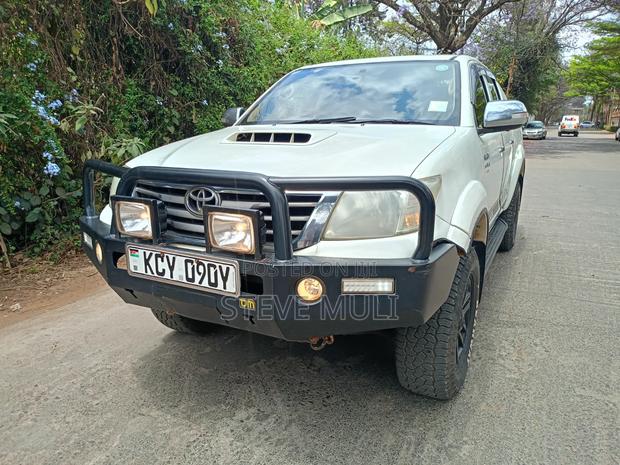 Toyota Hilux 2012 White