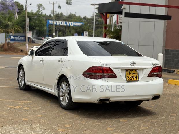 Toyota Crown 2009 White